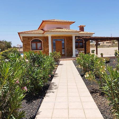 Villa Casa Del Sol 3 Bedroom Villa With Private Solar Covered 12M X 6M Pool Minimum Stay 7 Nights Chromecast And Wifi Throughout The Property Triquivijate Eksteriør billede