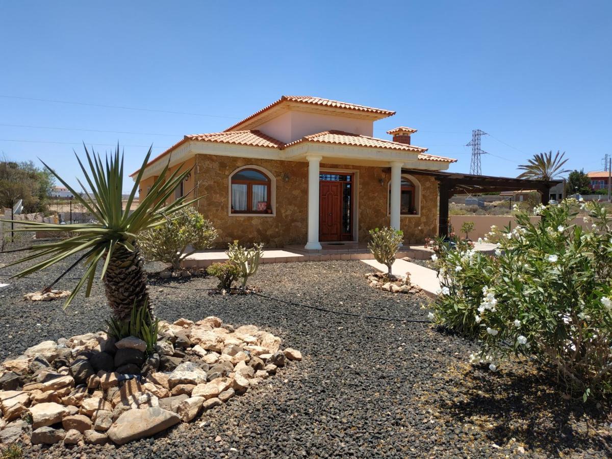 Villa Casa Del Sol 3 Bedroom Villa With Private Solar Covered 12M X 6M Pool Minimum Stay 7 Nights Chromecast And Wifi Throughout The Property Triquivijate Eksteriør billede