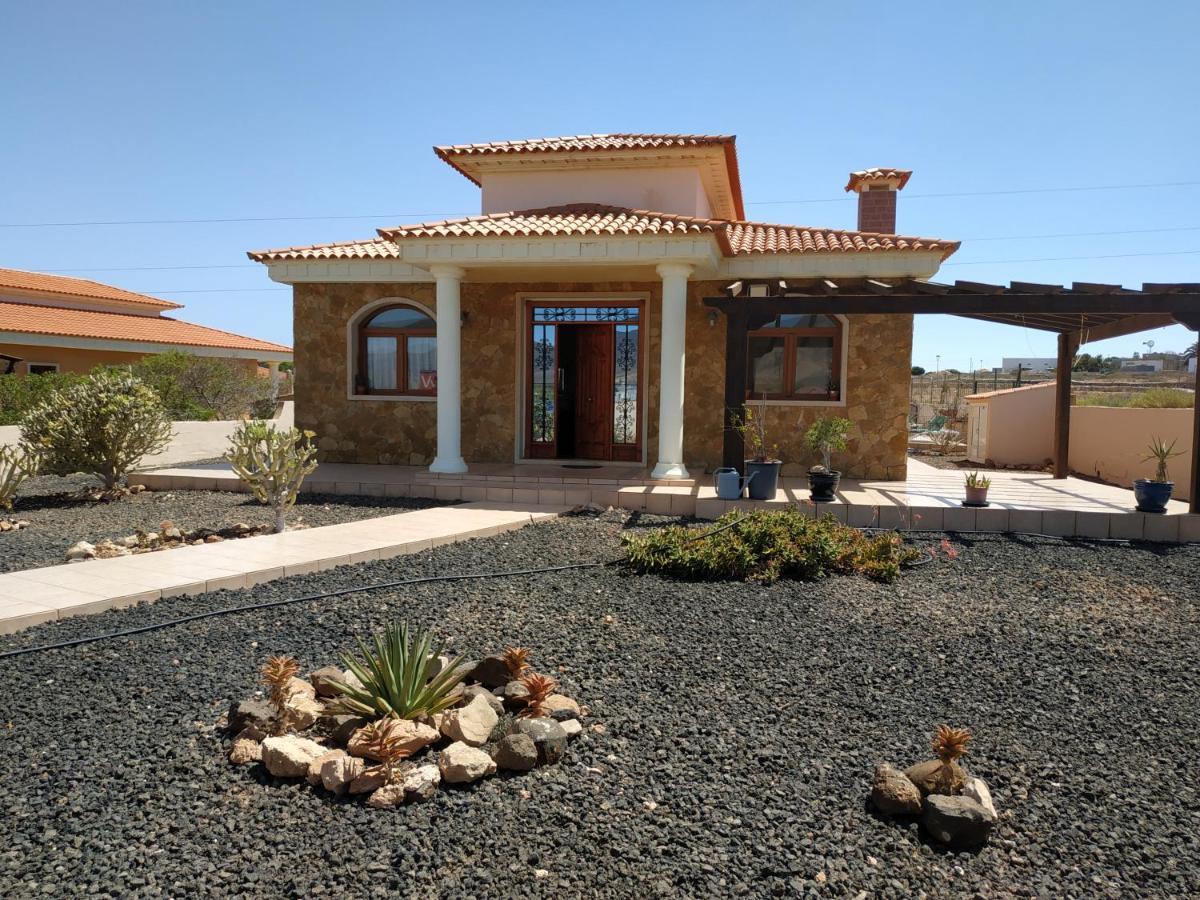 Villa Casa Del Sol 3 Bedroom Villa With Private Solar Covered 12M X 6M Pool Minimum Stay 7 Nights Chromecast And Wifi Throughout The Property Triquivijate Eksteriør billede