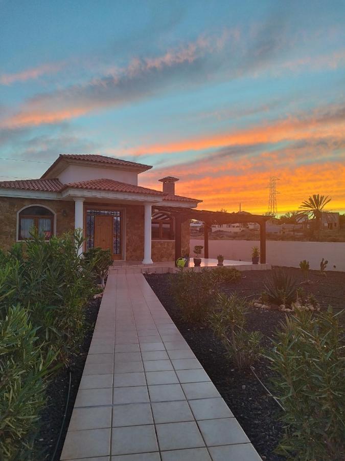 Villa Casa Del Sol 3 Bedroom Villa With Private Solar Covered 12M X 6M Pool Minimum Stay 7 Nights Chromecast And Wifi Throughout The Property Triquivijate Eksteriør billede