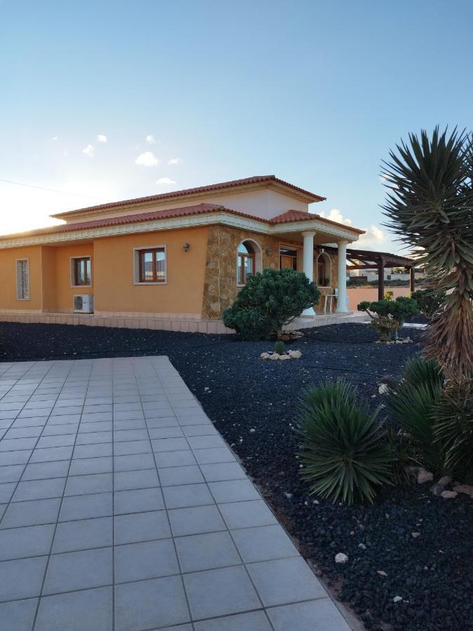 Villa Casa Del Sol 3 Bedroom Villa With Private Solar Covered 12M X 6M Pool Minimum Stay 7 Nights Chromecast And Wifi Throughout The Property Triquivijate Eksteriør billede